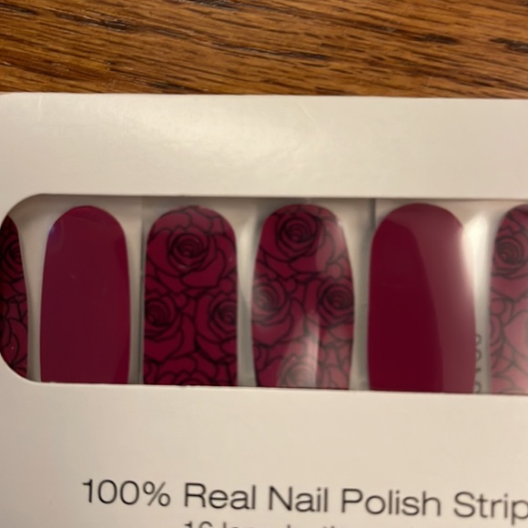 Color Street Rose Goes - Picture 2 of 3